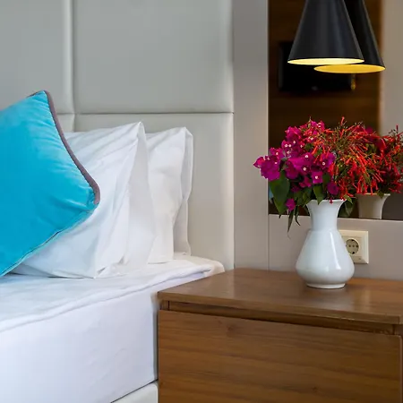 Otel Bella & 5*